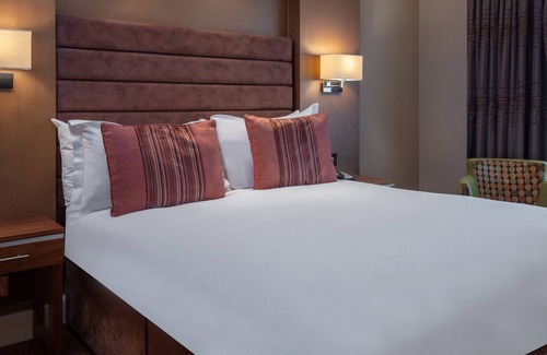 Lychpit Hotel | Relaxing Hampshire Court Hotel & Spa with Pool and Restaurant