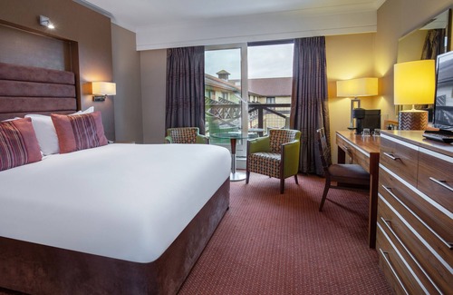 Lychpit Hotel | Relaxing Hampshire Court Hotel & Spa with Pool and Restaurant
