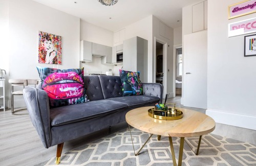 Hampstead Condo | Bright & Cheerful Retreat in Hampstead Village - Family Friendly