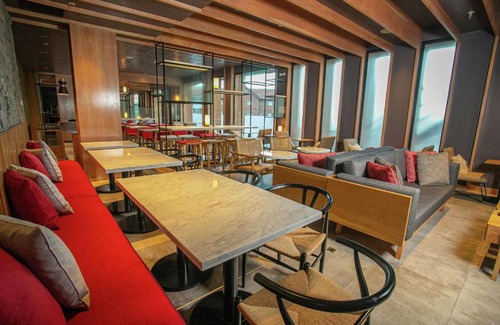 Centro Hotel | Inviting Hampton By Hilton Bariloche - Pet Friendly Getaway