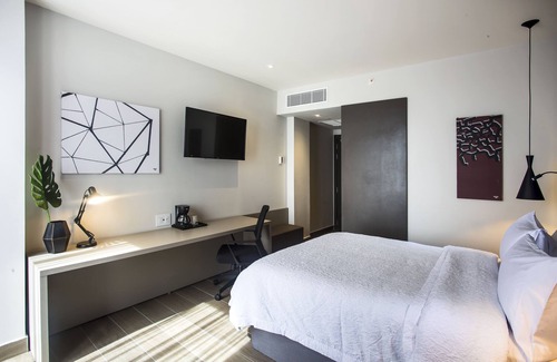 David Hotel | Top-Rated Hampton by Hilton David with Spa & Breakfast