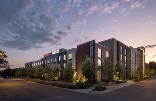 Holly Hotel | Discover Hampton Inn Austin East Side: Pet-Friendly Getaway