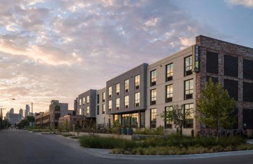 Holly Hotel | Discover Hampton Inn Austin East Side: Pet-Friendly Getaway