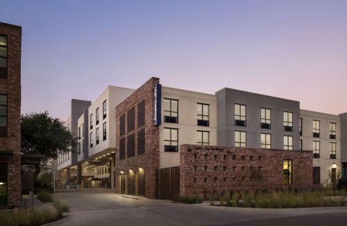 Holly Hotel | Discover Hampton Inn Austin East Side: Pet-Friendly Getaway