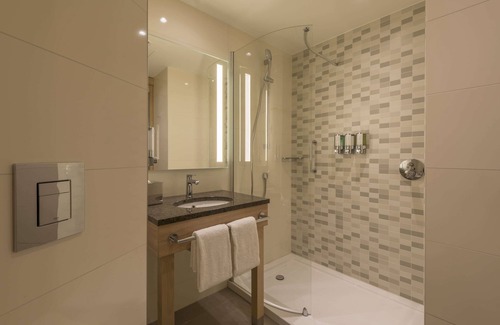 Frankfurt Airport Area Hotel | Top-Rated Hampton by Hilton Frankfurt Airport with Breakfast