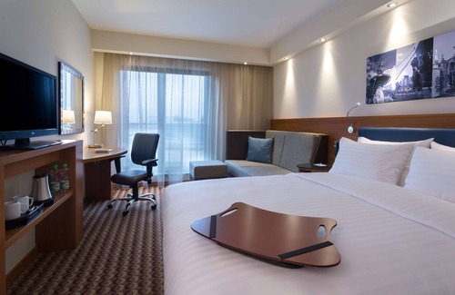 Matarnia Hotel | Accessible Comfort at Hampton By Hilton Gdansk Airport