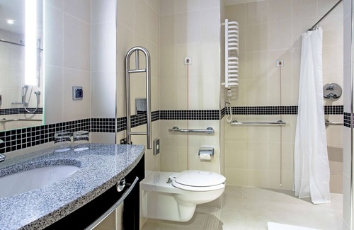 Matarnia Hotel | Accessible Comfort at Hampton By Hilton Gdansk Airport