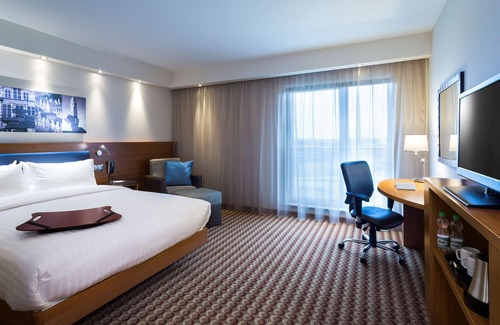 Matarnia Hotel | Accessible Comfort at Hampton By Hilton Gdansk Airport