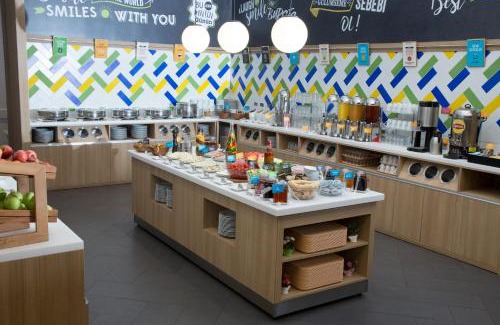 Zeytinburnu Hotel | Pet-Friendly Haven at Hampton by Hilton Istanbul Zeytinburnu