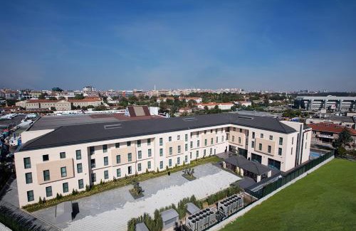 Zeytinburnu Hotel | Pet-Friendly Haven at Hampton by Hilton Istanbul Zeytinburnu