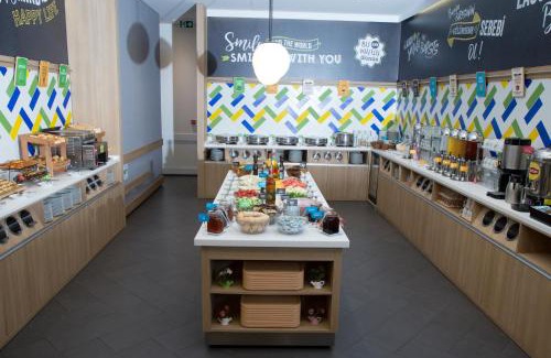 Zeytinburnu Hotel | Pet-Friendly Haven at Hampton by Hilton Istanbul Zeytinburnu