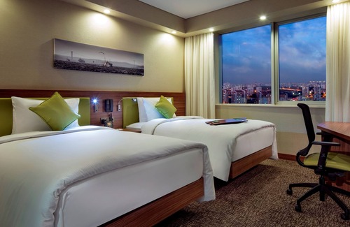 Basaksehir Hotel | Modern Stay at Hampton by Hilton Istanbul Kayasehir