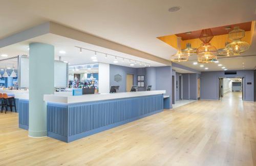 Gatwick Hotel | Convenient Hampton by Hilton London Gatwick Airport Stay