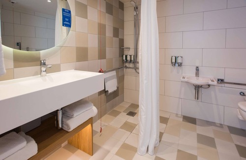 Hanger Hill Hotel | Discover Hampton by Hilton London Park Royal - 8.8/10 Rating
