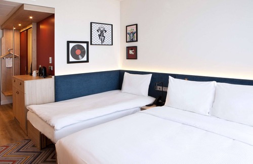 Hallbergmoos Hotel | Eco-Friendly Comfort at Hampton by Hilton Munich Airport South