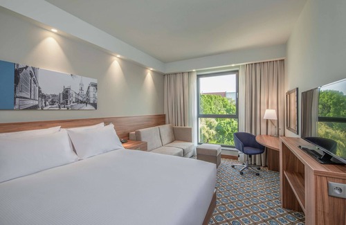 Brzezinka Hotel | Highly Rated Hampton by Hilton Oswiecim with Family Amenities