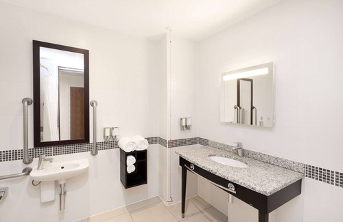Sheffield Hotel | Comfortable Stay at Hampton By Hilton Sheffield with Breakfast