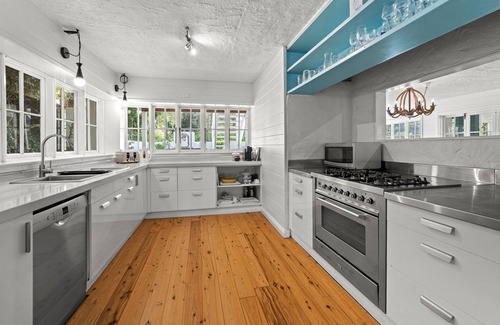 Patonga House | Experience Hampton House at the Beach with Ocean Views