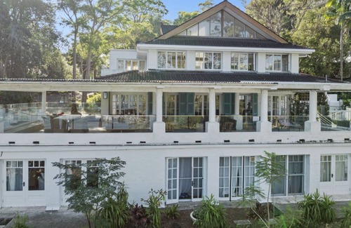 Patonga House | Experience Hampton House at the Beach with Ocean Views