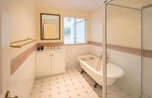Dunsborough House | Hampton House in Old Dunsborough