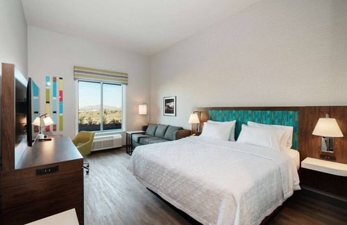 March Air Reserve Base Hotel | Relax at Hampton Inn Riverside March Air Force Base