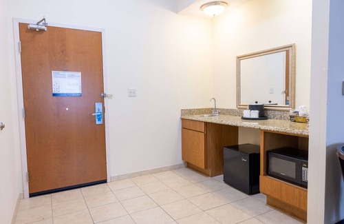Alice Hotel | Guest Favorite: Hampton Inn Alice with Pool and Breakfast