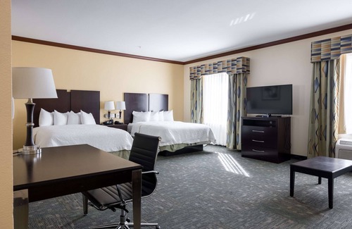 Alice Hotel | Guest Favorite: Hampton Inn Alice with Pool and Breakfast
