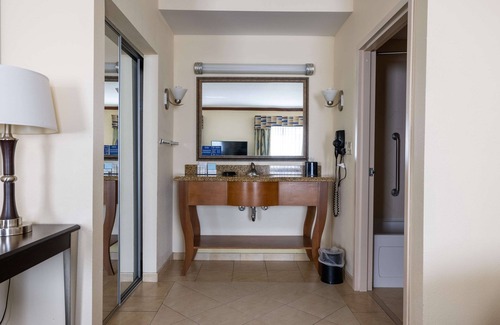 Alice Hotel | Guest Favorite: Hampton Inn Alice with Pool and Breakfast