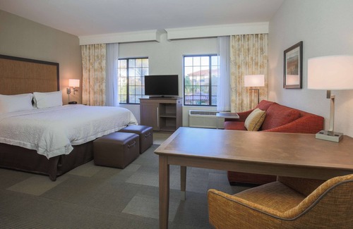Camarillo Hotel | Top-Rated Hampton Inn and Suites Camarillo with Pool & Spa