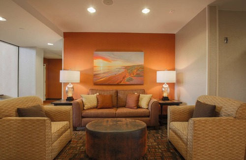 Camarillo Hotel | Top-Rated Hampton Inn and Suites Camarillo with Pool & Spa