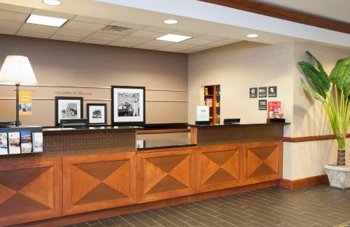 Fishers Hotel | Cozy Hampton Inn & Suites in Fishers with Pool & Breakfast