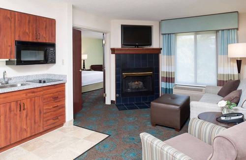 Kokomo Hotel | Guest Rated: Hampton Inn and Suites Kokomo with Pool Access
