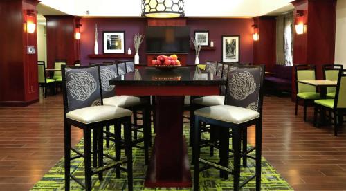 Mill Hall Hotel | Discover Hampton Inn and Suites of Lamar: Pet Friendly Retreat
