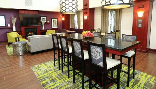 Mill Hall Hotel | Discover Hampton Inn and Suites of Lamar: Pet Friendly Retreat