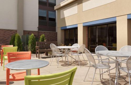 Appleton Hotel | Discover Hampton Inn Appleton-Fox River Mall Area Amenities