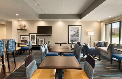 Appleton Hotel | Discover Hampton Inn Appleton-Fox River Mall Area Amenities
