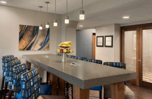 Appleton Hotel | Discover Hampton Inn Appleton-Fox River Mall Area Amenities