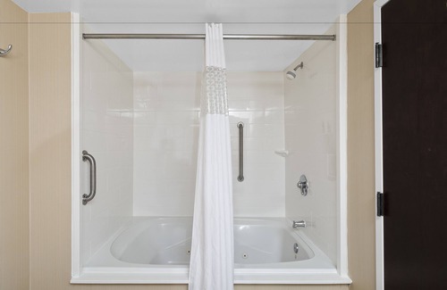 Asheboro Hotel | Comfortable Stay at Hampton Inn Asheboro with Pool & Spa