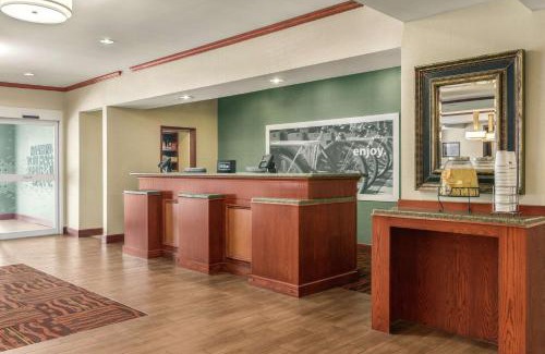 Athens Hotel | Pet-Friendly Hampton Inn Athens with Pool & Breakfast