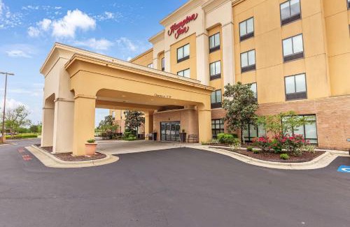 Atmore Hotel | Welcoming Hampton Inn Atmore: Pool & Family-Friendly Stay