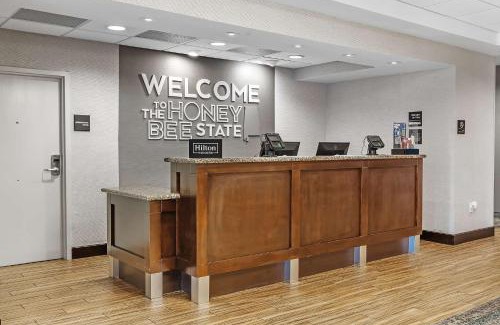 Atmore Hotel | Welcoming Hampton Inn Atmore: Pool & Family-Friendly Stay