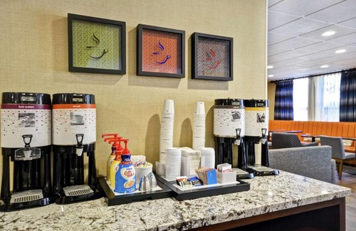 Auburn Hotel | Cozy Hampton Inn Auburn: Oceanfront with Pool & Breakfast