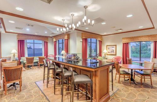 Auburn Hotel | Find Comfort at Hampton Inn Auburn with Pool & Pet-Friendly Stays