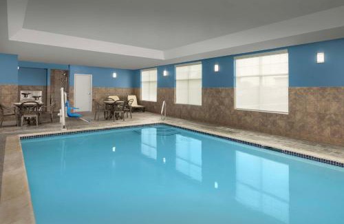 Augusta Hotel | Inviting Hampton Inn Augusta: Rated 8.9 with Pool Access