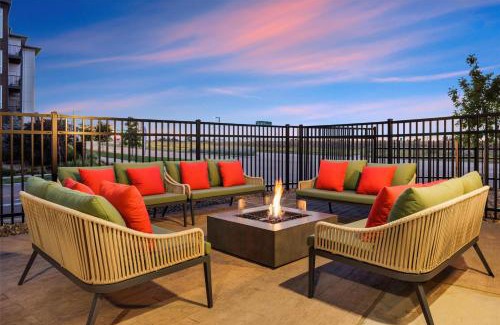 Aurora Hotel | Comfortable Stay at Hampton Inn Aurora near Medical Center