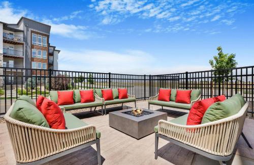 Aurora Hotel | Comfortable Stay at Hampton Inn Aurora near Medical Center
