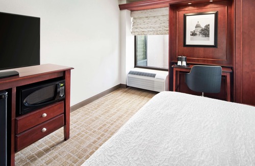 St. Johns Hotel | Comfortable Stay at Hampton Inn Austin North with Pool & Spa