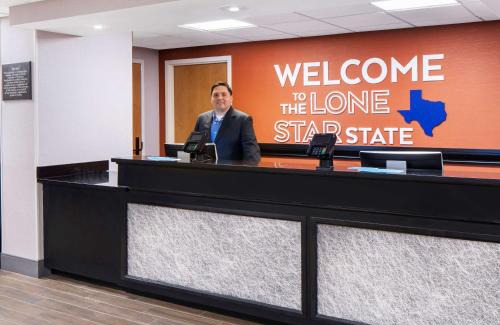 St. Johns Hotel | Discover Hampton Inn Austin North: Pet-Friendly & Poolside