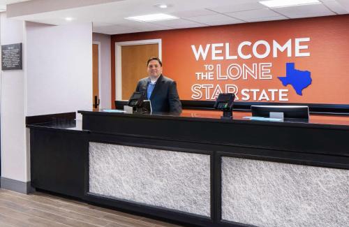 St. Johns Hotel | Discover Hampton Inn Austin North: Pet-Friendly & Poolside