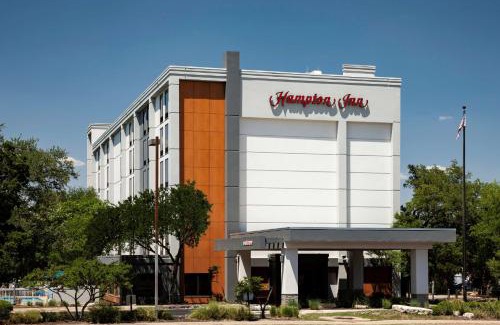 Waters Park Hotel | Discover Hampton Inn Austin NW Near The Domain - Pet Friendly!